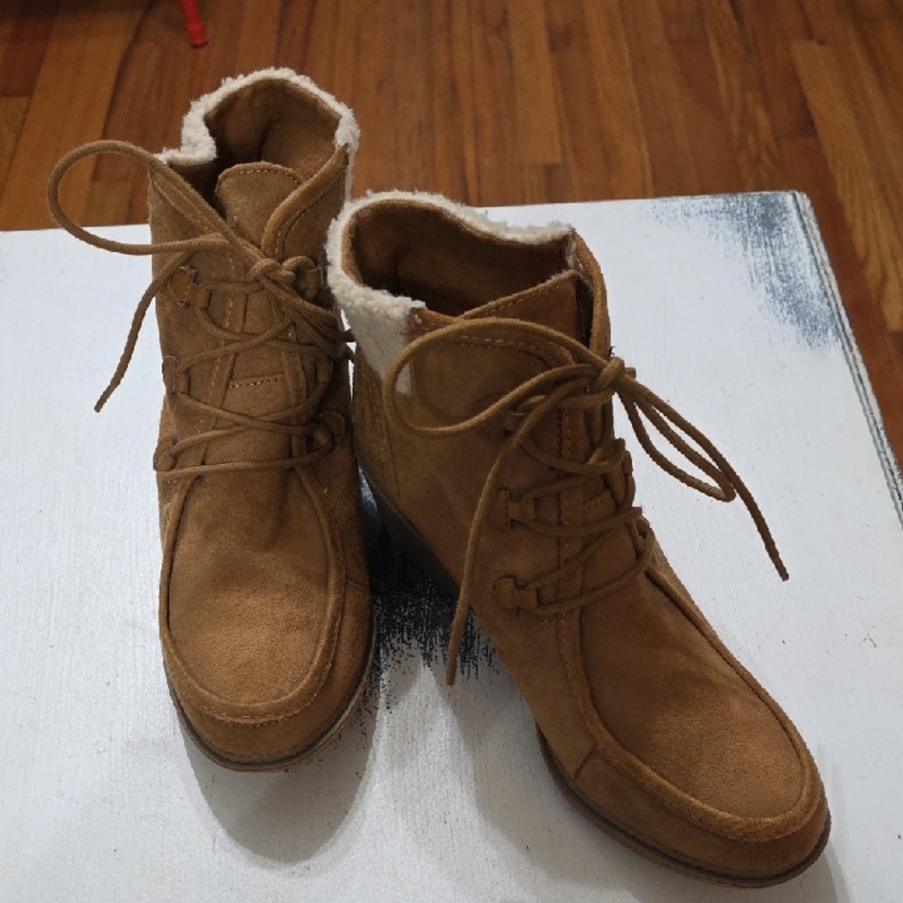 Mad Love Women's Wedge‎ Ankle Boots Caramel Faux Suede/Fur Laces Sz 11 EUC
